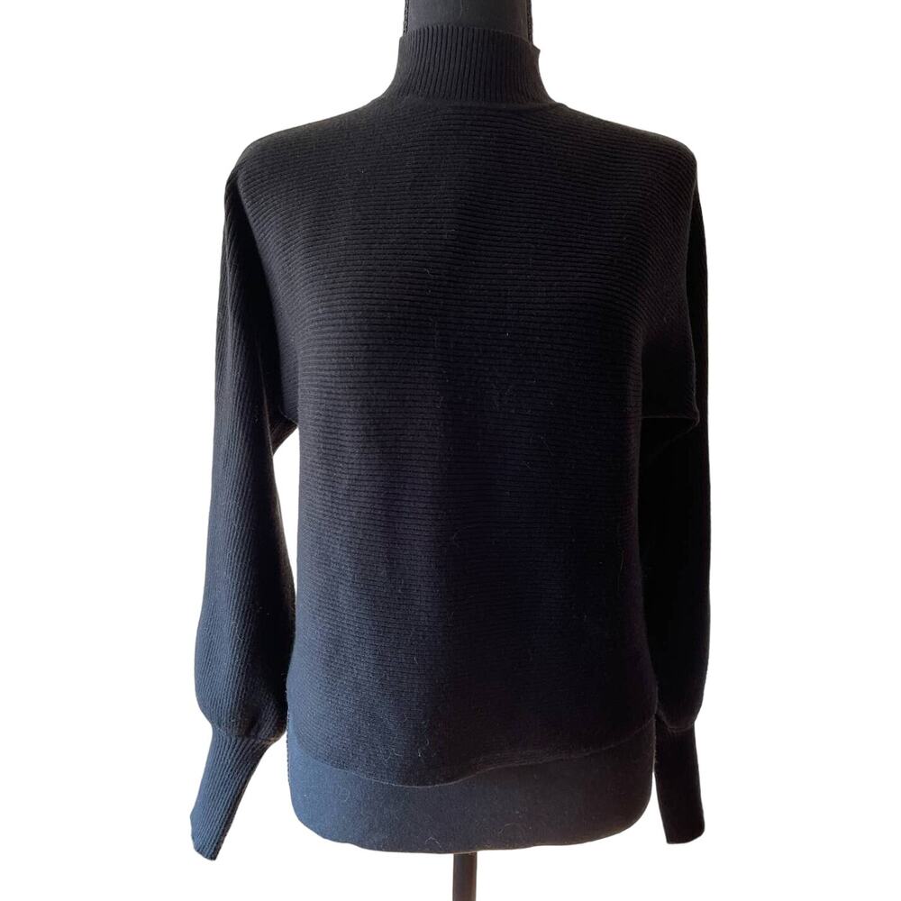 T TAHARI Black Sweater Size Small